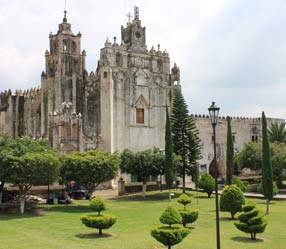 Primeros Conventos del Siglo XVI en las faldas del Popocatépetl